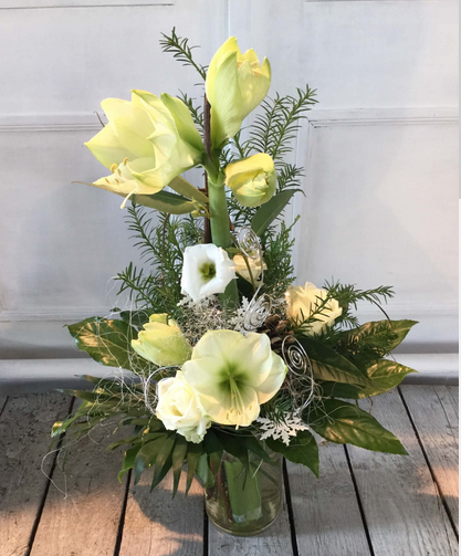 Image - Amaryllis bouquet asymmetrical