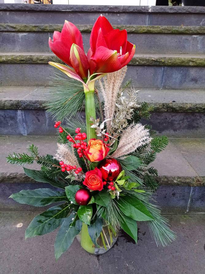 Image - Amaryllis bouquet asymmetrical