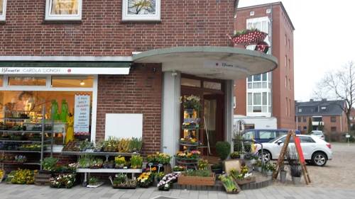 outdoor_store_front_img