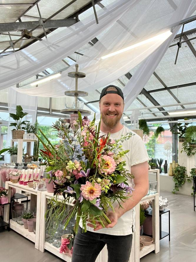 Hannes  Schrader - Prom de la Fleur by Hannes Schrader