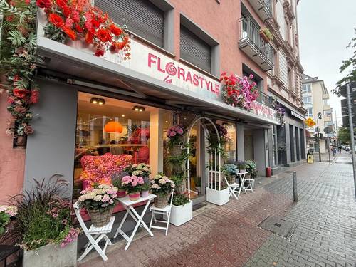 outdoor_store_front_img