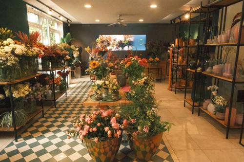 outdoor_store_front_img