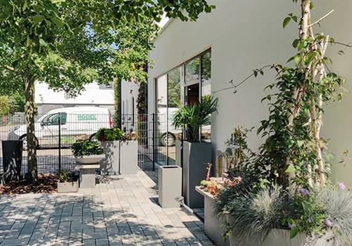 outdoor_store_front_img